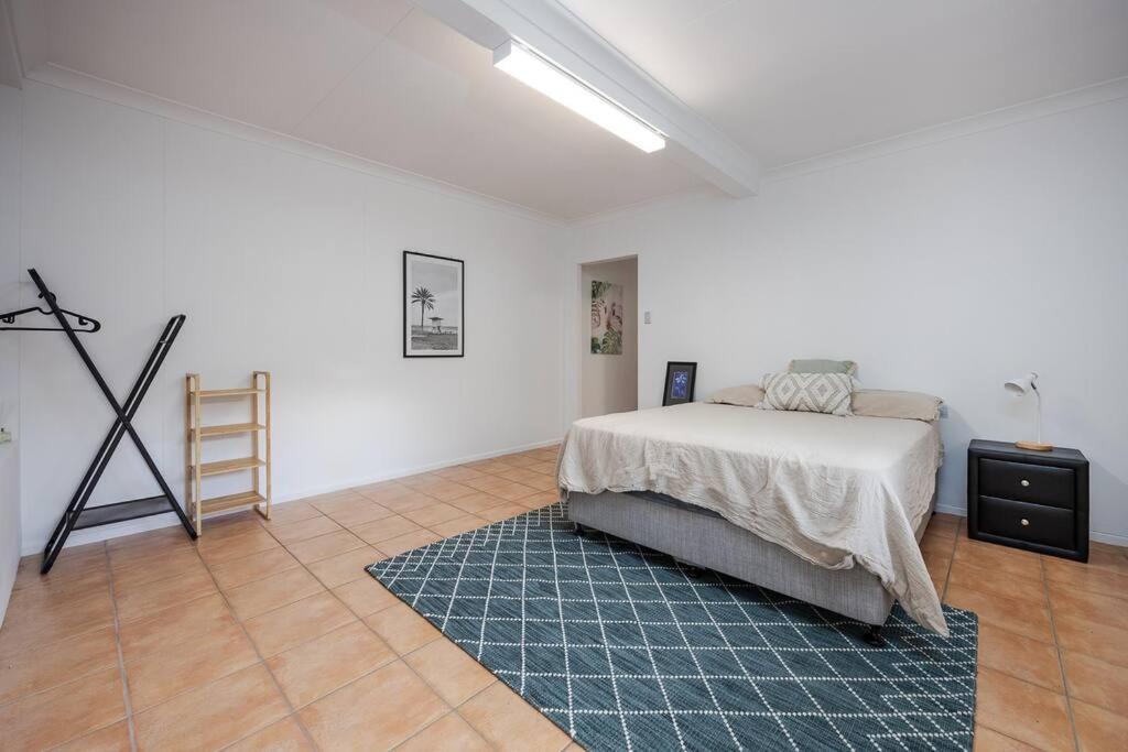 Beachside Cheerful 5 Bedroom Holiday home